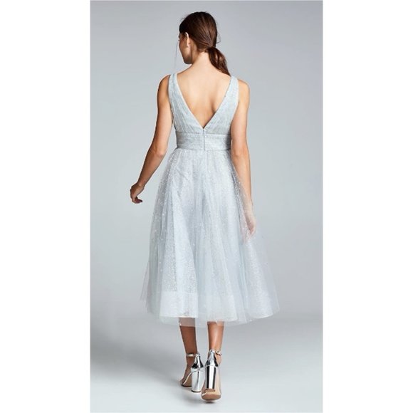 Elegant White Sleeveless Dress - Picture 13 of 13